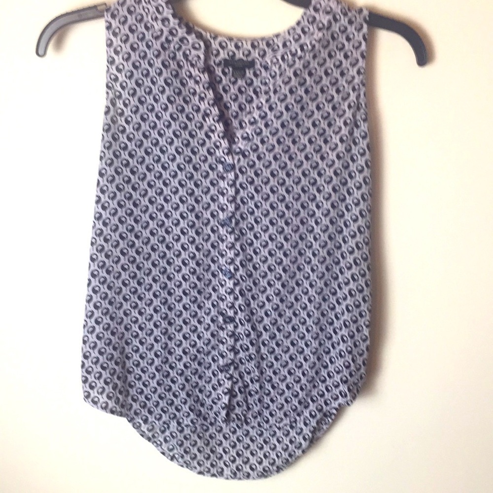 🌸 Ann Taylor black white top. Size XXS Petite.